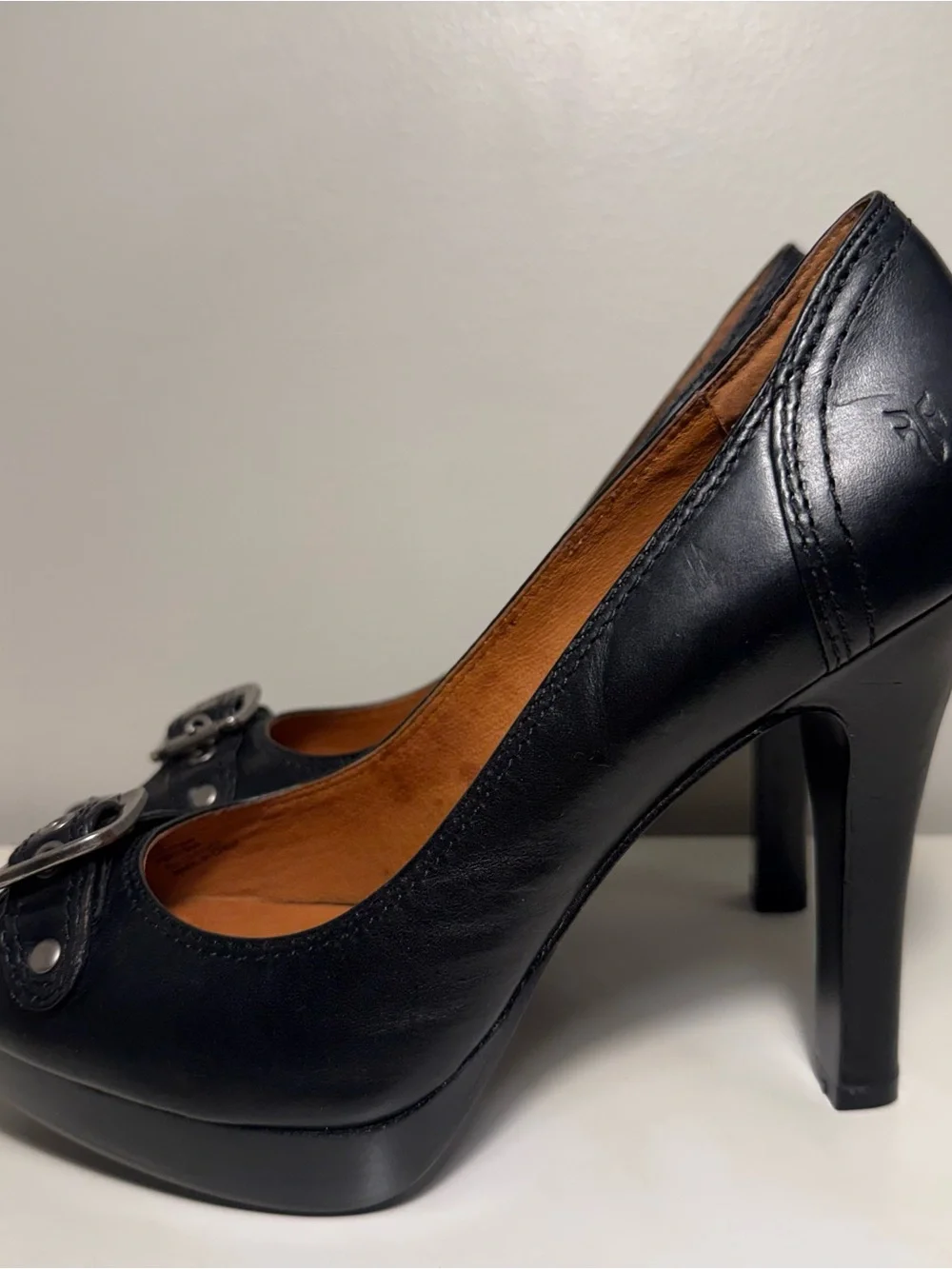 Frye Gail Pump Leather Buckle Heels Women’s Size 9.5 Black Brown Western Silver
